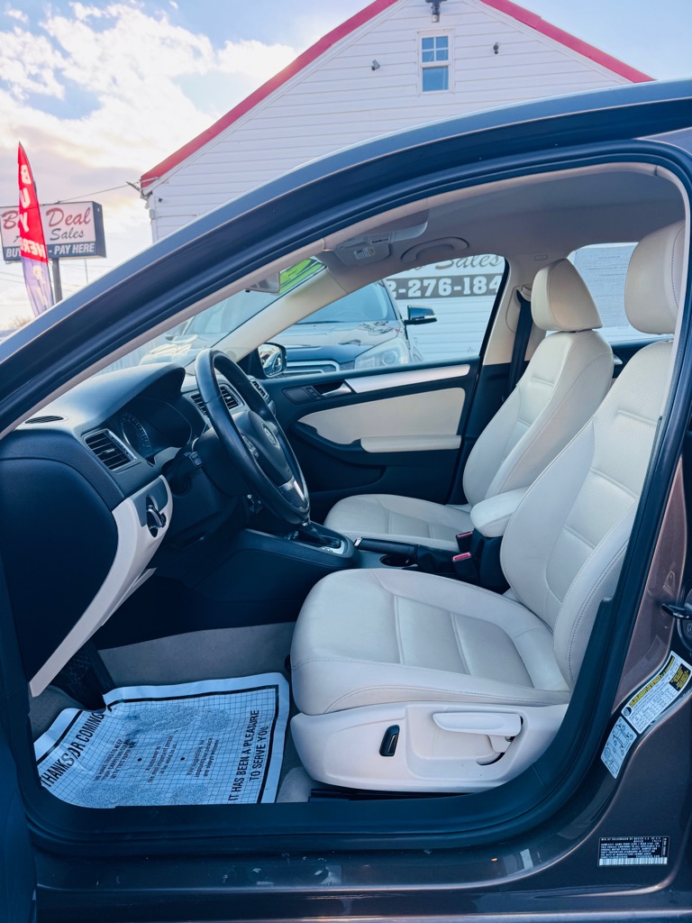 Photo 7 of this VOLKSWAGEN JETTA
