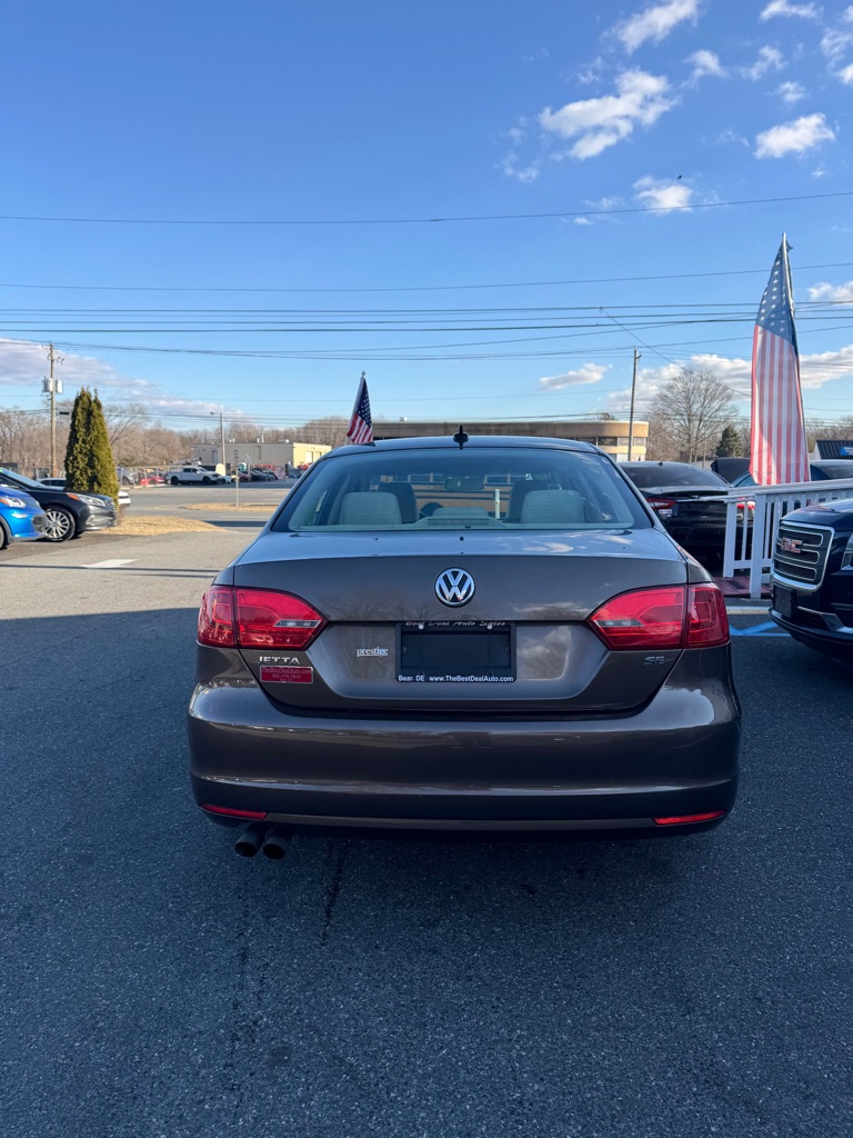 Photo 5 of this VOLKSWAGEN JETTA