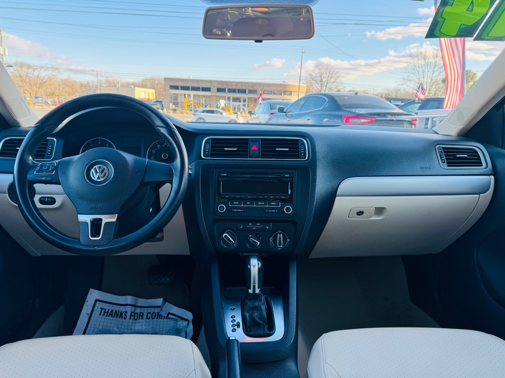 Photo 6 of this VOLKSWAGEN JETTA