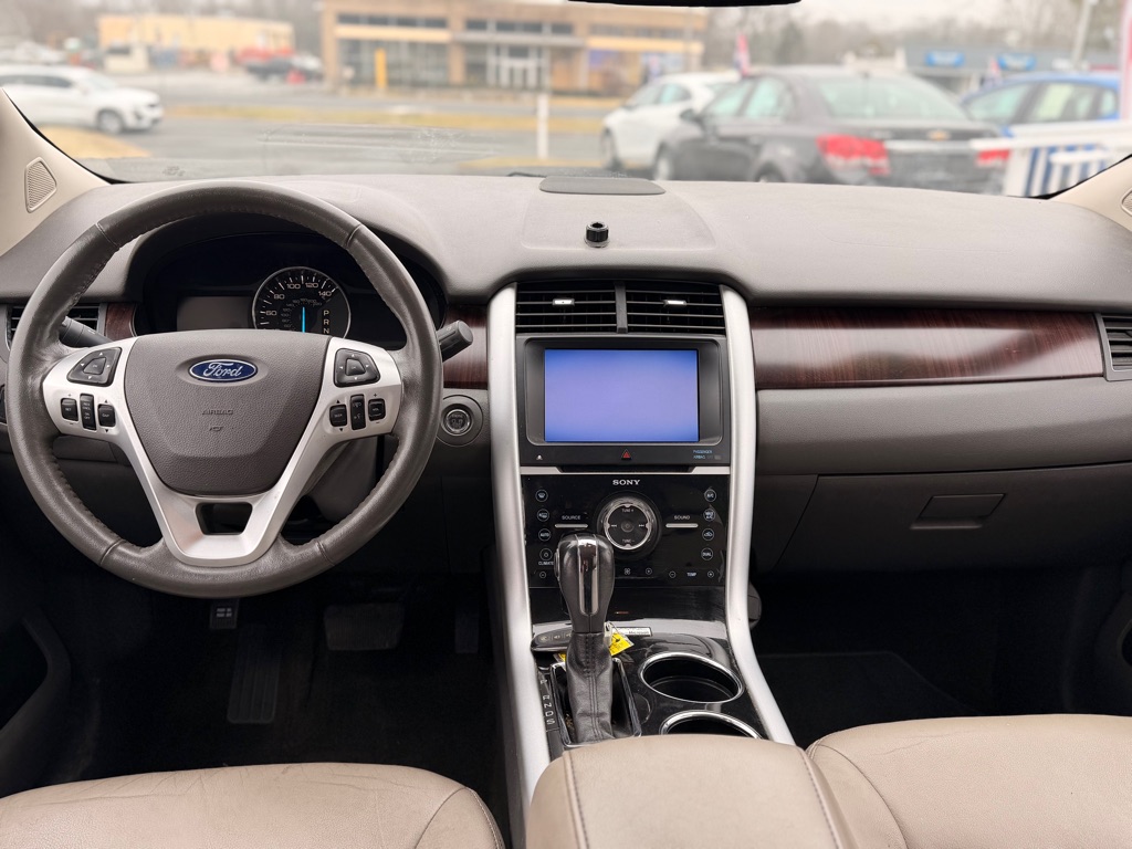 Photo 6 of this FORD EDGE