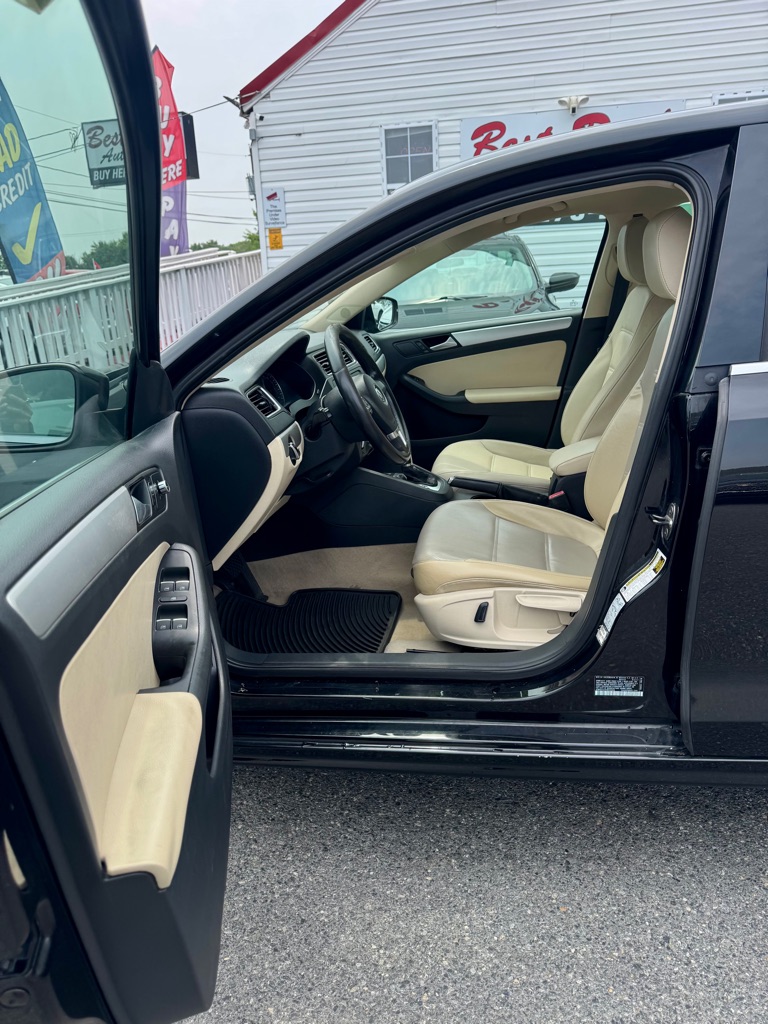 Photo 7 of this VOLKSWAGEN JETTA
