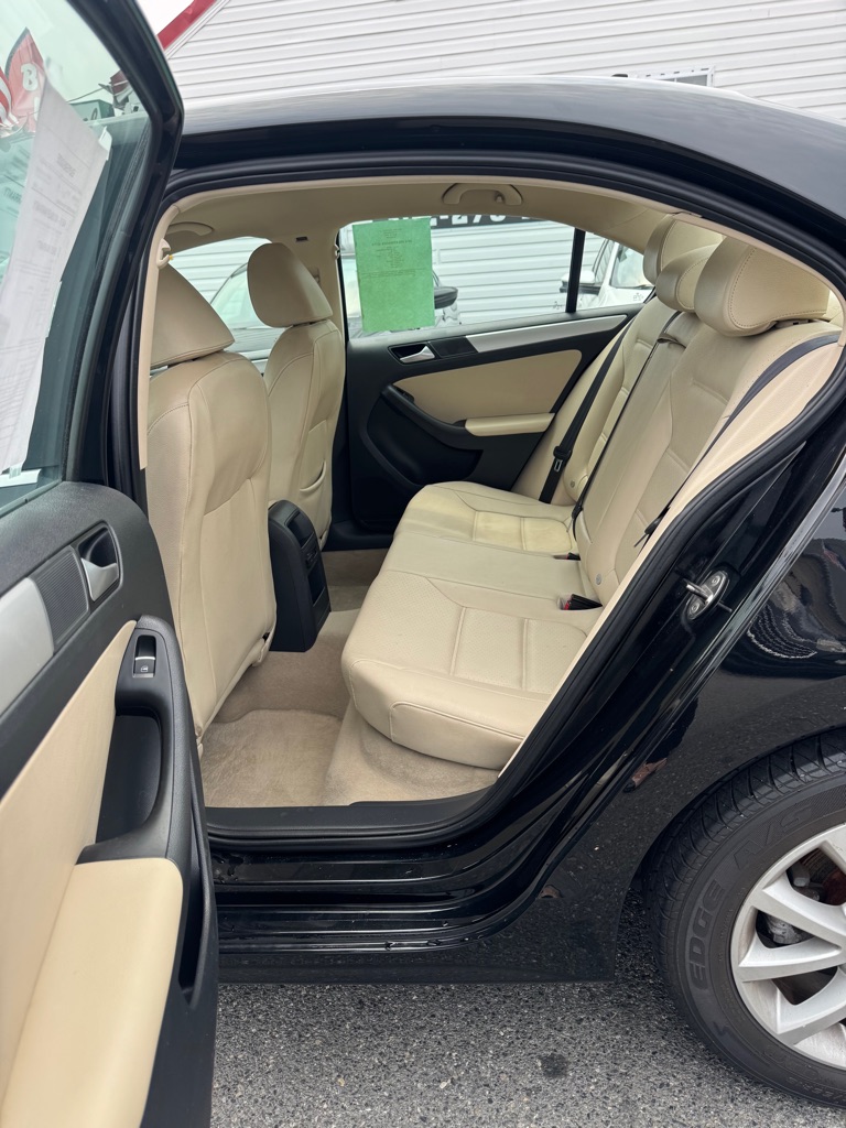 Photo 8 of this VOLKSWAGEN JETTA