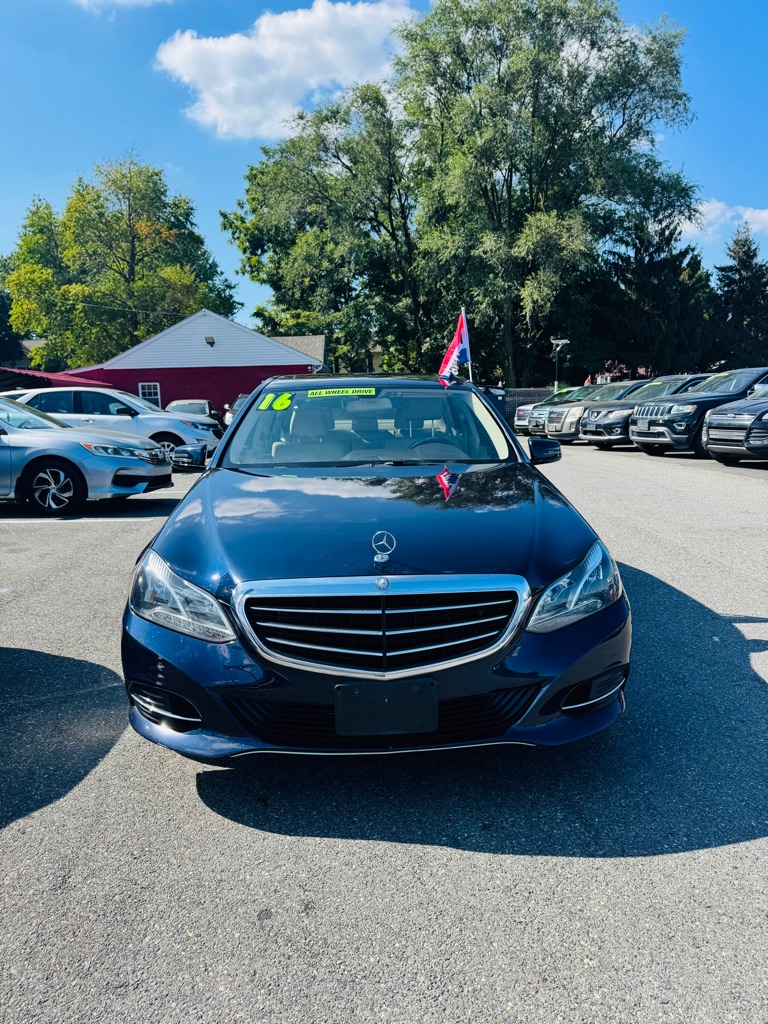 Photo 3 of this MERCEDES-BENZ E-CLASS