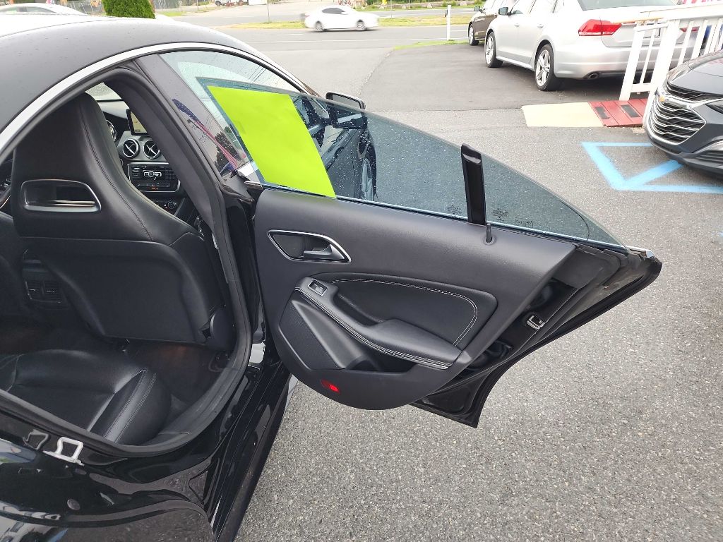 Photo 11 of this MERCEDES-BENZ CLA