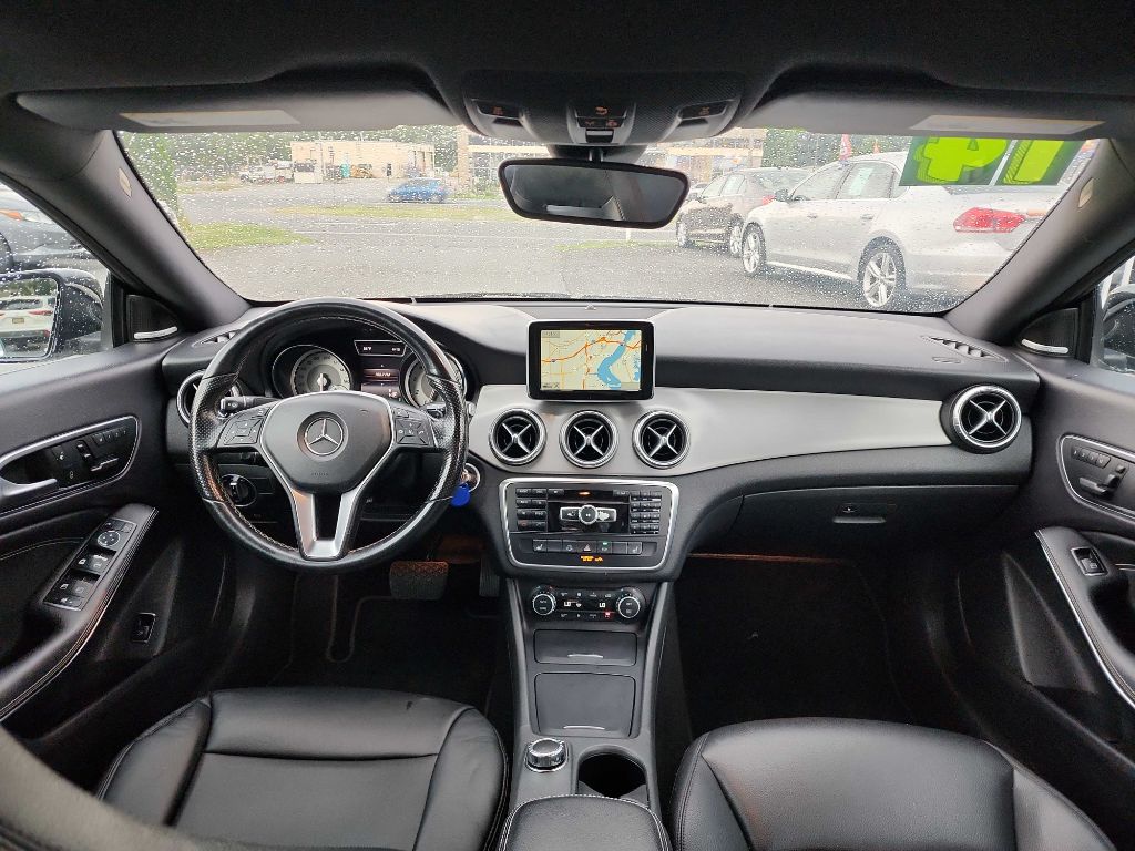 Photo 15 of this MERCEDES-BENZ CLA