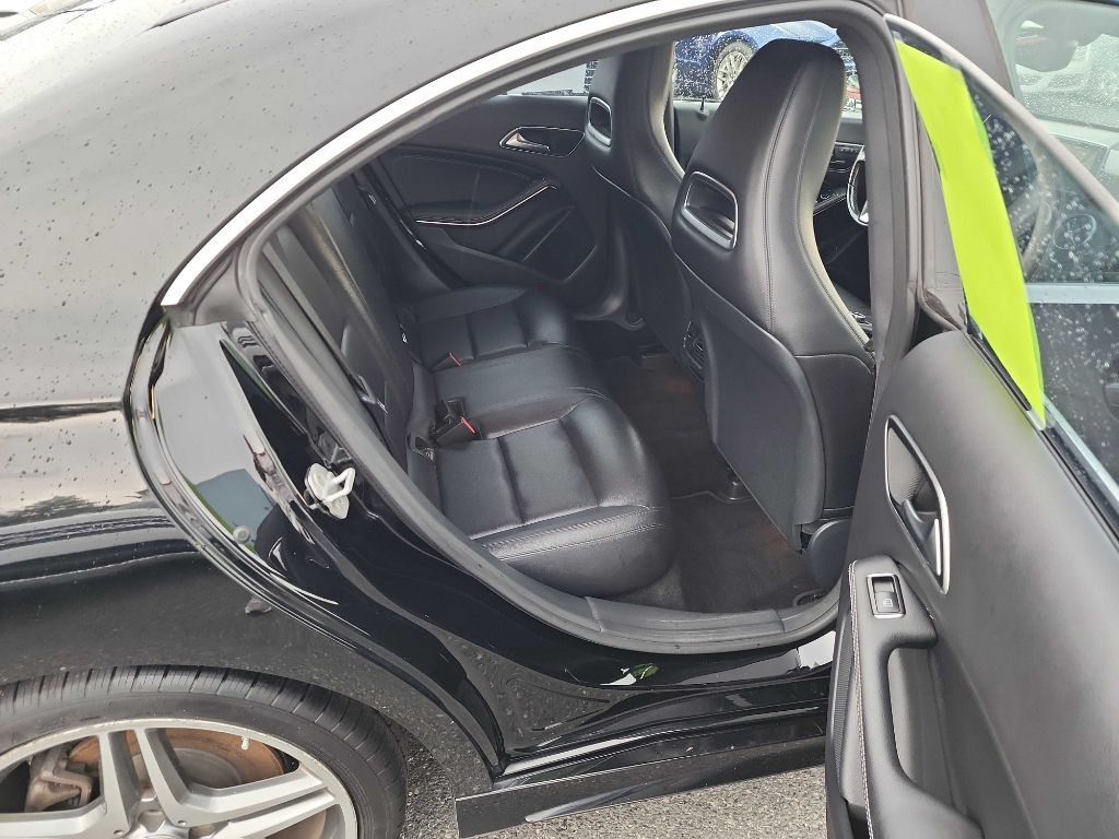 Photo 13 of this MERCEDES-BENZ CLA