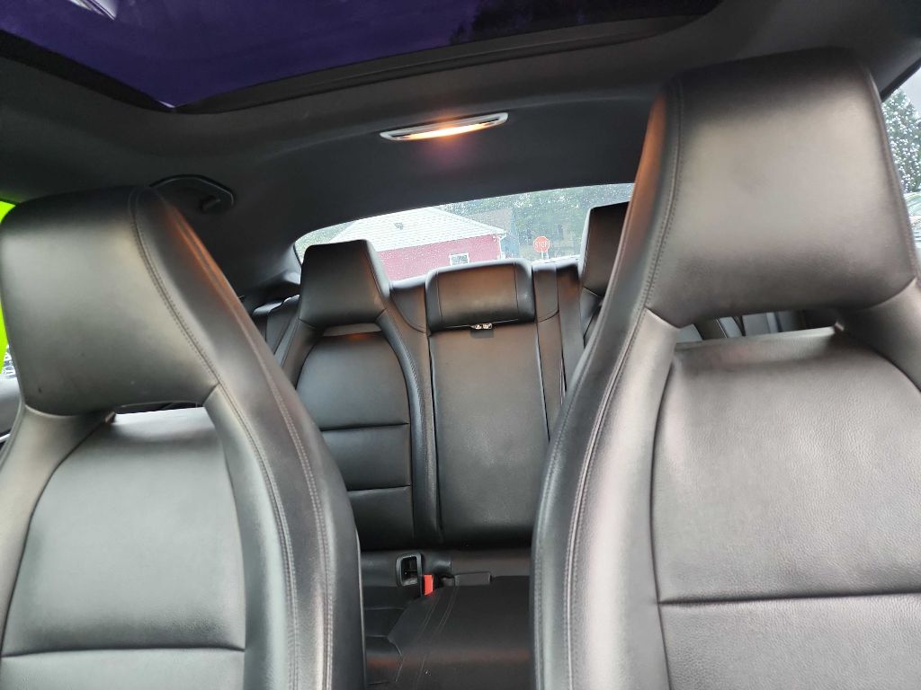 Photo 14 of this MERCEDES-BENZ CLA