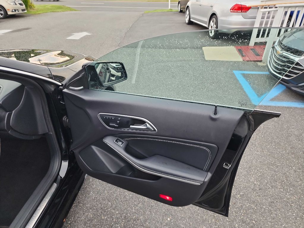 Photo 16 of this MERCEDES-BENZ CLA