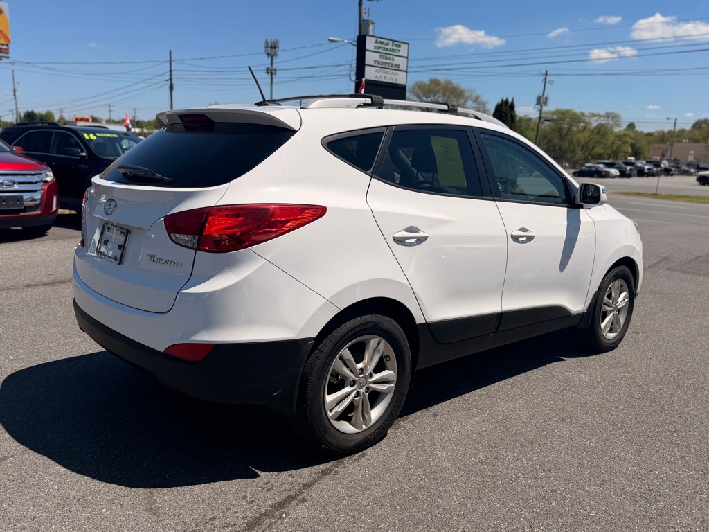 Photo 4 of this HYUNDAI TUCSON