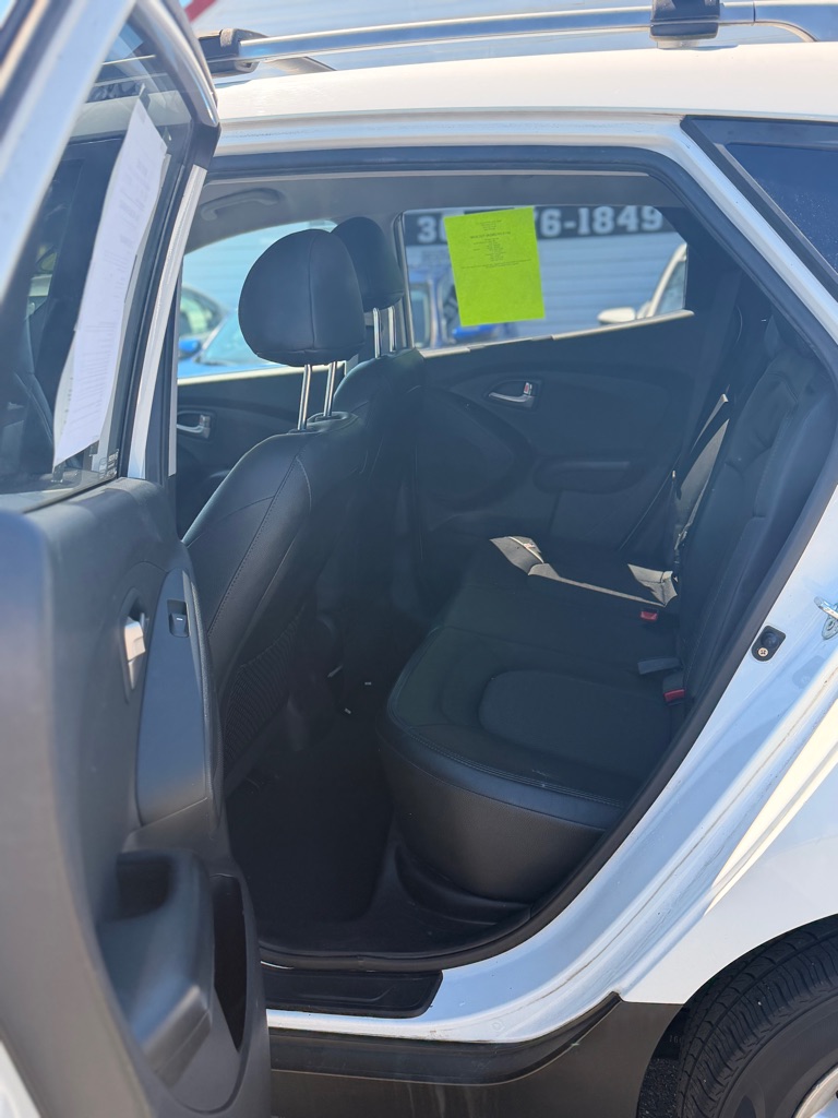 Photo 8 of this HYUNDAI TUCSON