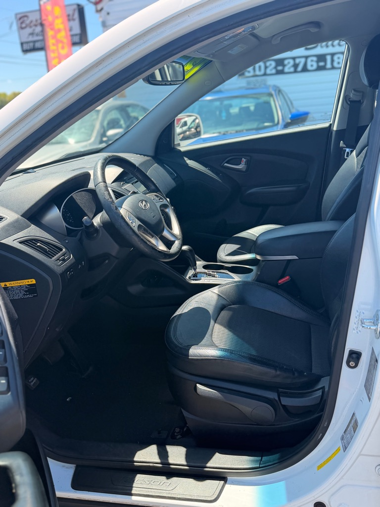 Photo 7 of this HYUNDAI TUCSON