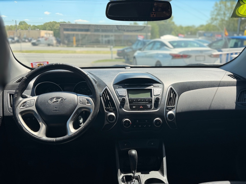Photo 6 of this HYUNDAI TUCSON