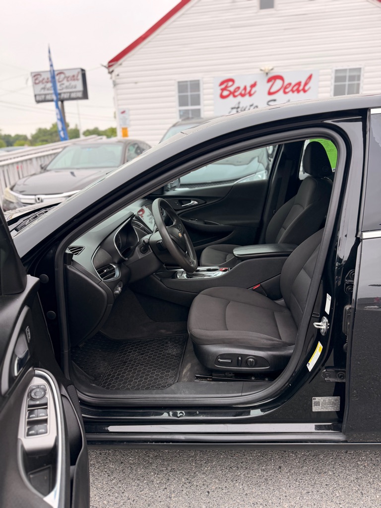 Photo 7 of this CHEVROLET MALIBU