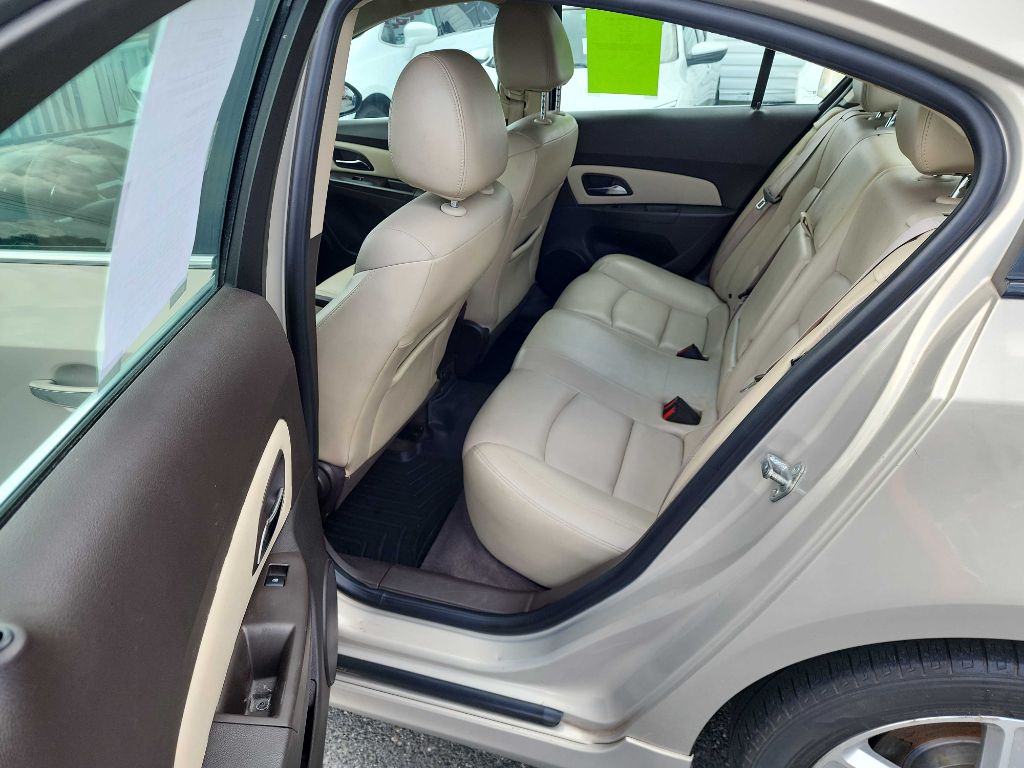Photo 11 of this CHEVROLET CRUZE