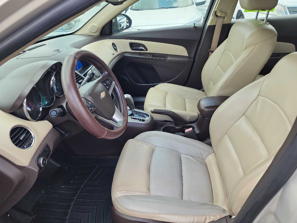 Photo 10 of this CHEVROLET CRUZE