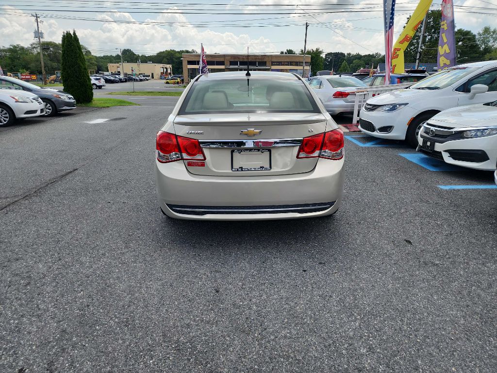 Photo 4 of this CHEVROLET CRUZE