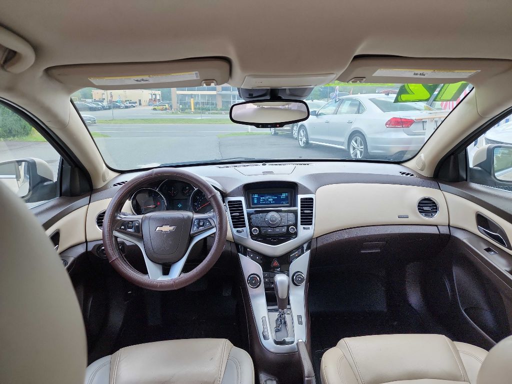 Photo 9 of this CHEVROLET CRUZE