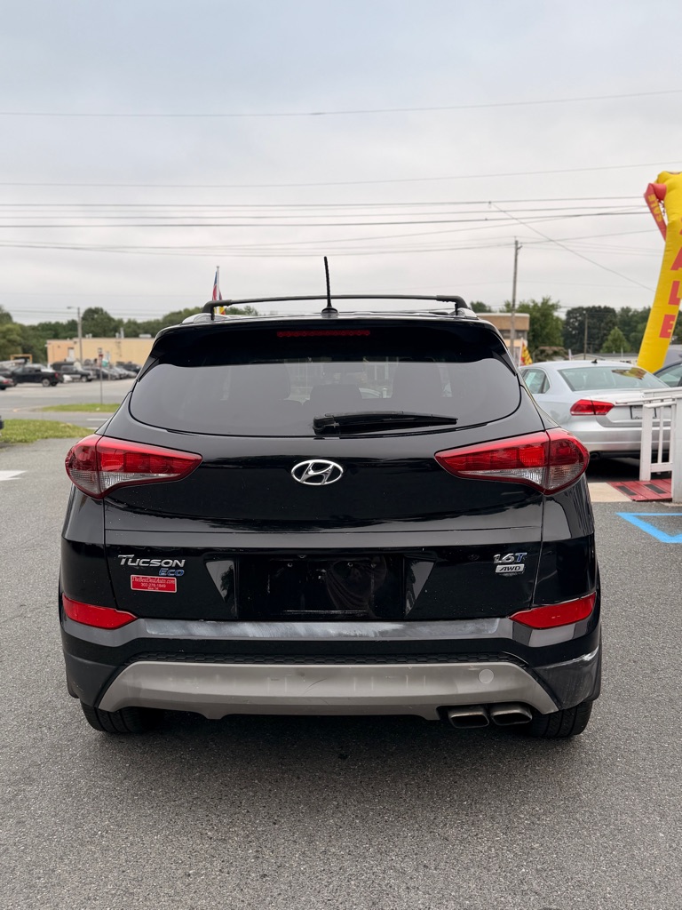 Photo 5 of this HYUNDAI TUCSON