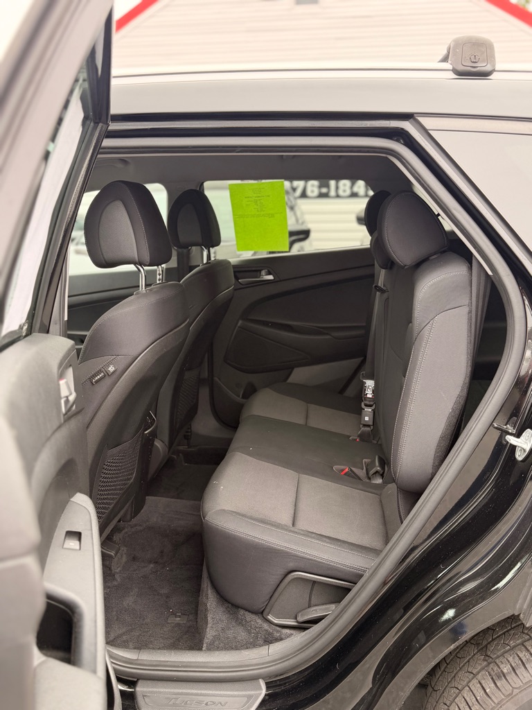 Photo 8 of this HYUNDAI TUCSON