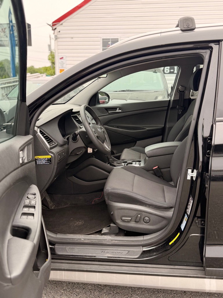 Photo 7 of this HYUNDAI TUCSON