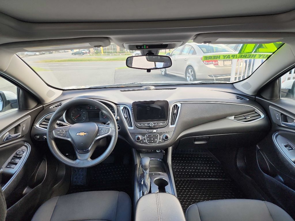 Photo 23 of this CHEVROLET MALIBU