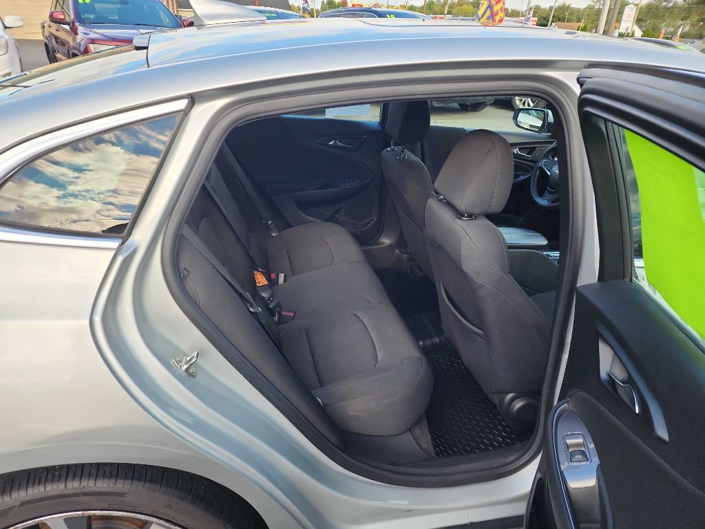 Photo 19 of this CHEVROLET MALIBU