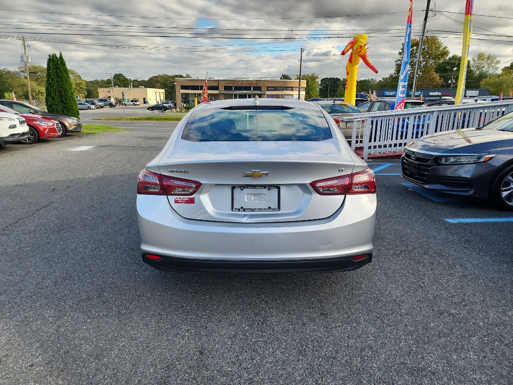 Photo 3 of this CHEVROLET MALIBU
