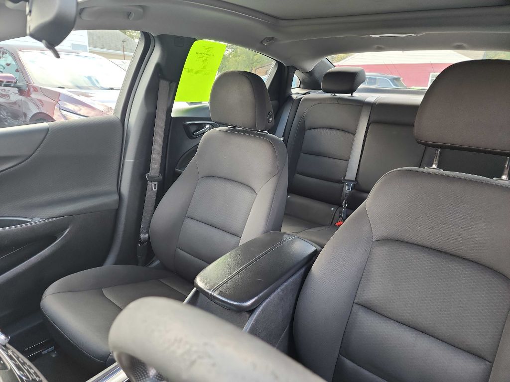 Photo 24 of this CHEVROLET MALIBU