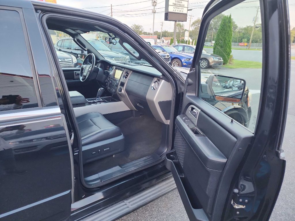 Photo 15 of this FORD EXPEDITION