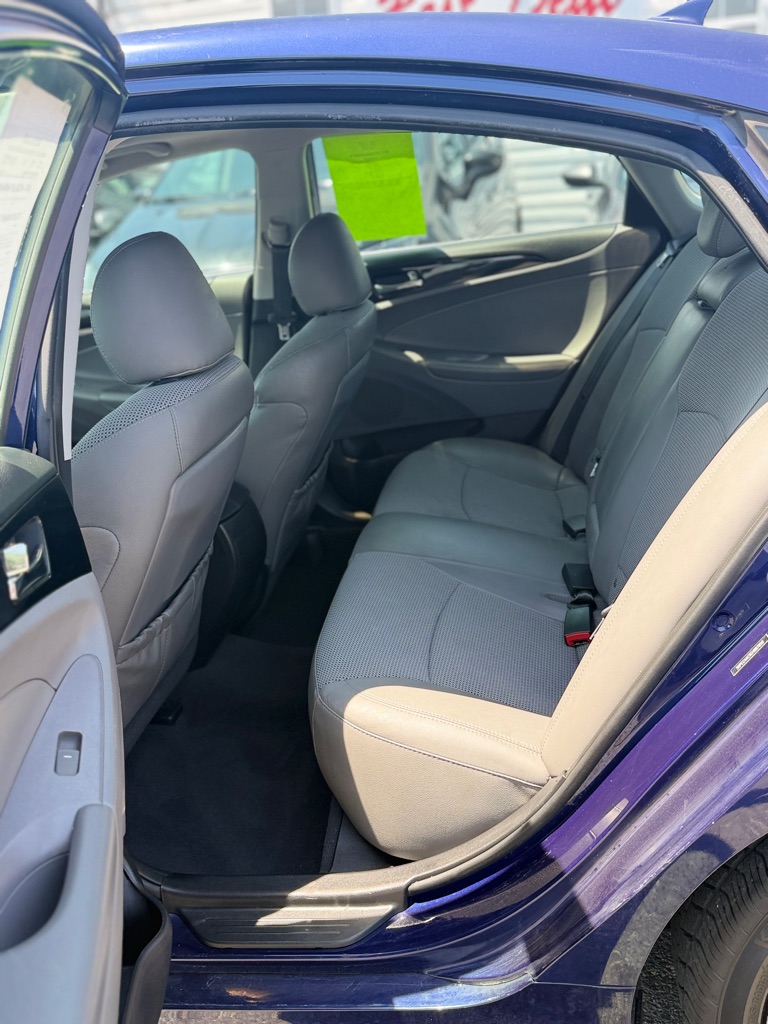 Photo 8 of this HYUNDAI SONATA