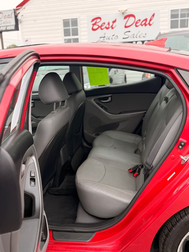 Photo 8 of this HYUNDAI ELANTRA