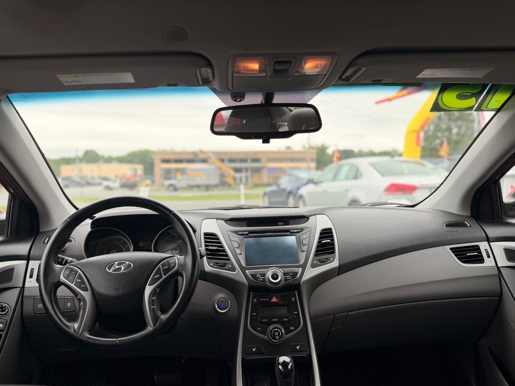 Photo 6 of this HYUNDAI ELANTRA