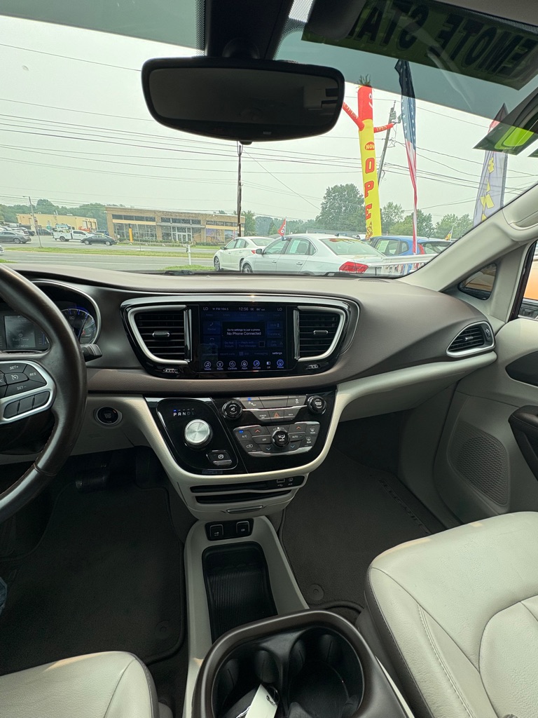 Photo 9 of this CHRYSLER PACIFICA