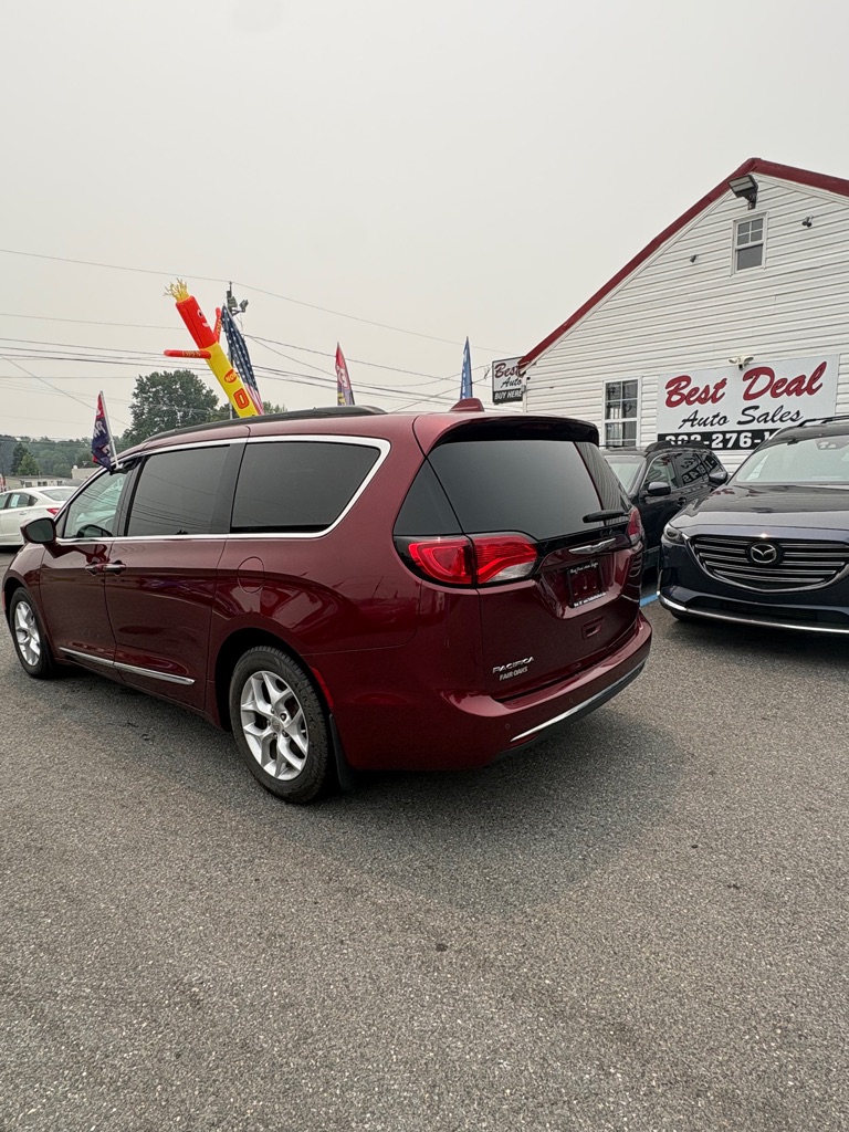 Photo 4 of this CHRYSLER PACIFICA