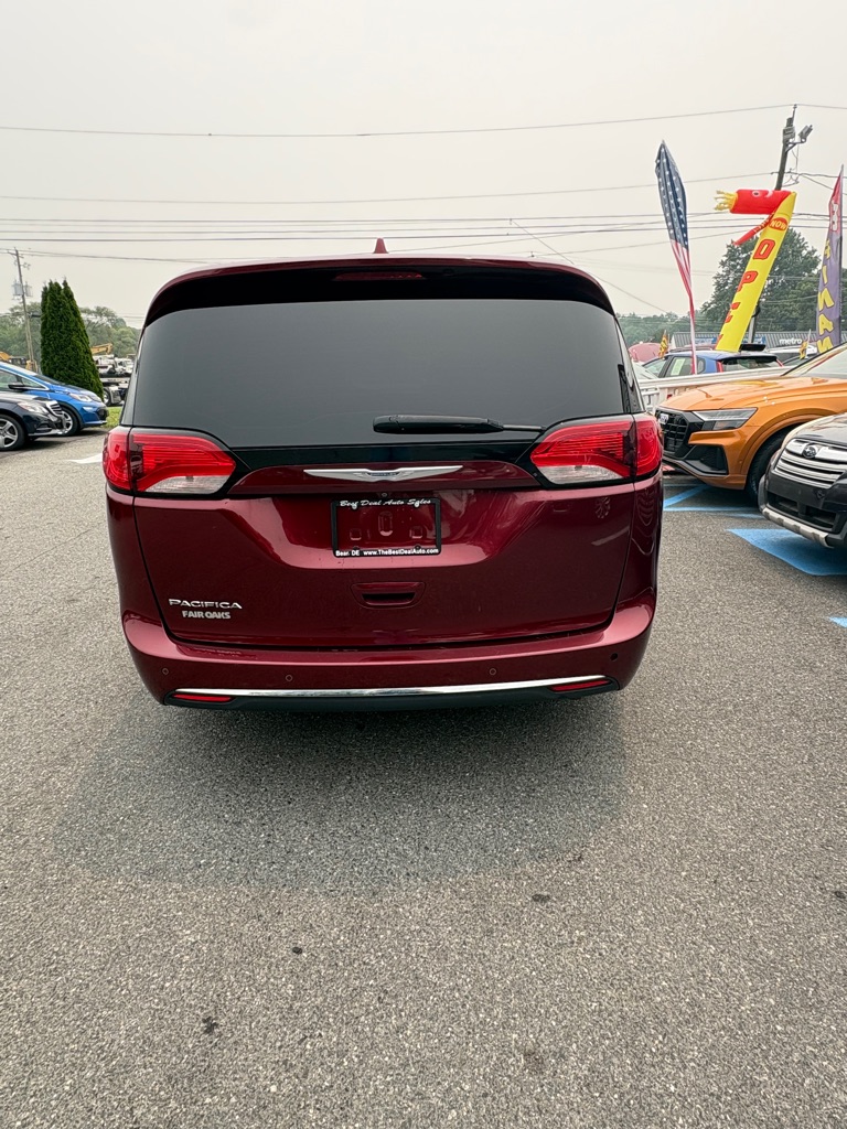 Photo 5 of this CHRYSLER PACIFICA