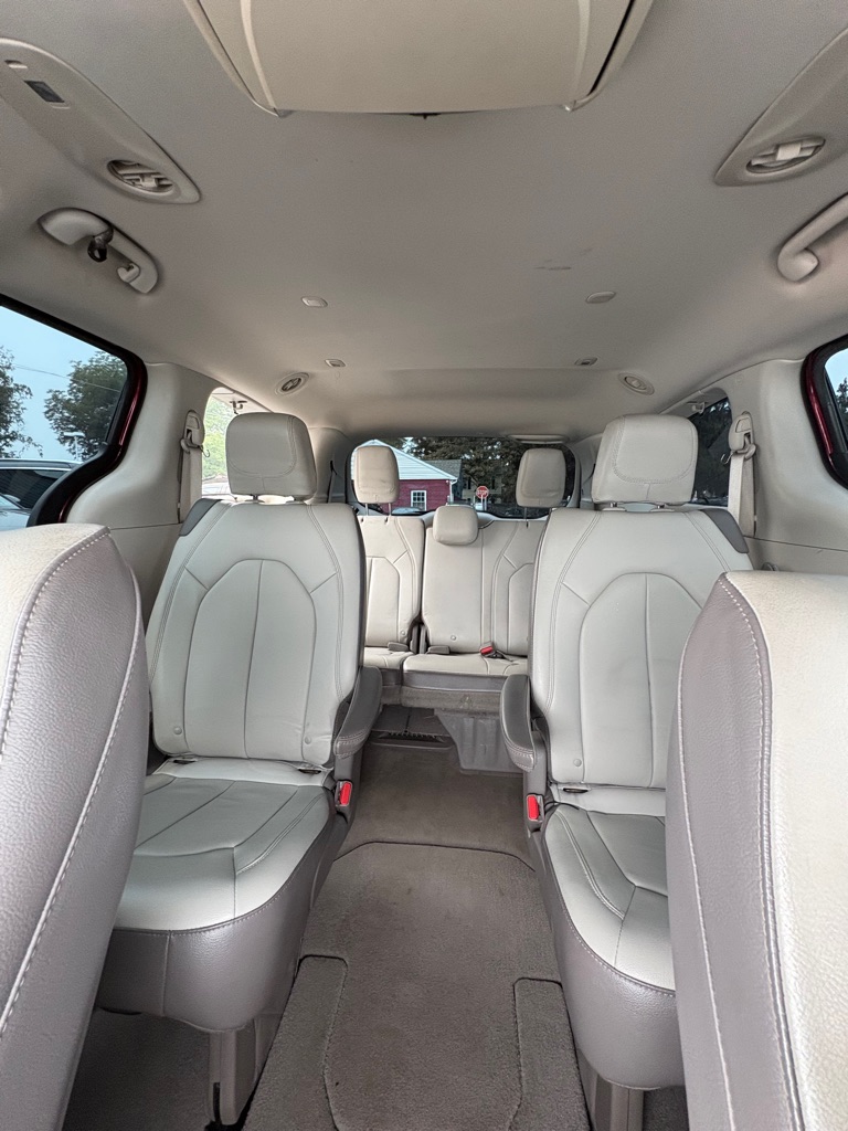 Photo 13 of this CHRYSLER PACIFICA