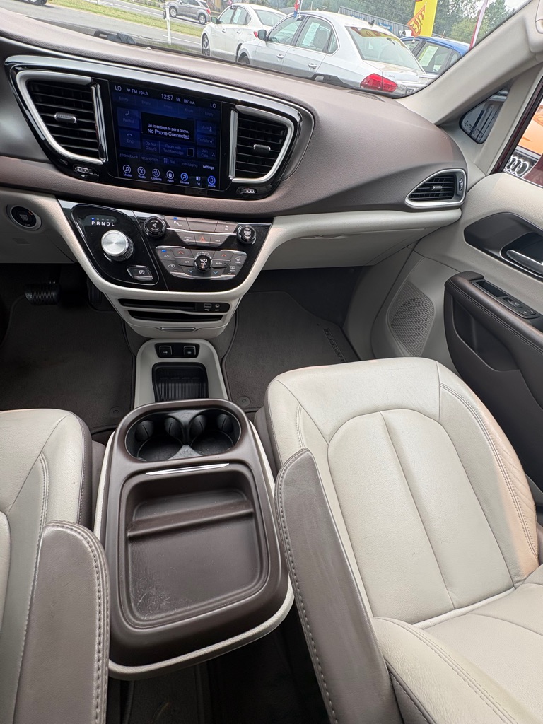 Photo 10 of this CHRYSLER PACIFICA
