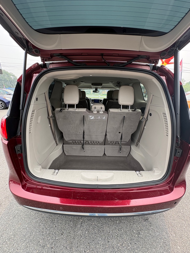 Photo 15 of this CHRYSLER PACIFICA