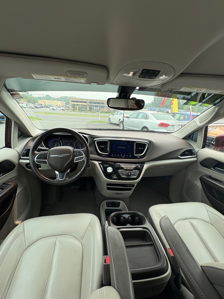 Photo 12 of this CHRYSLER PACIFICA