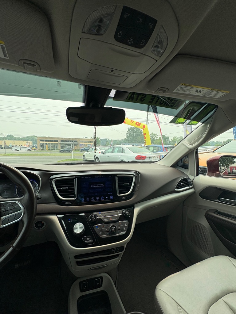Photo 11 of this CHRYSLER PACIFICA