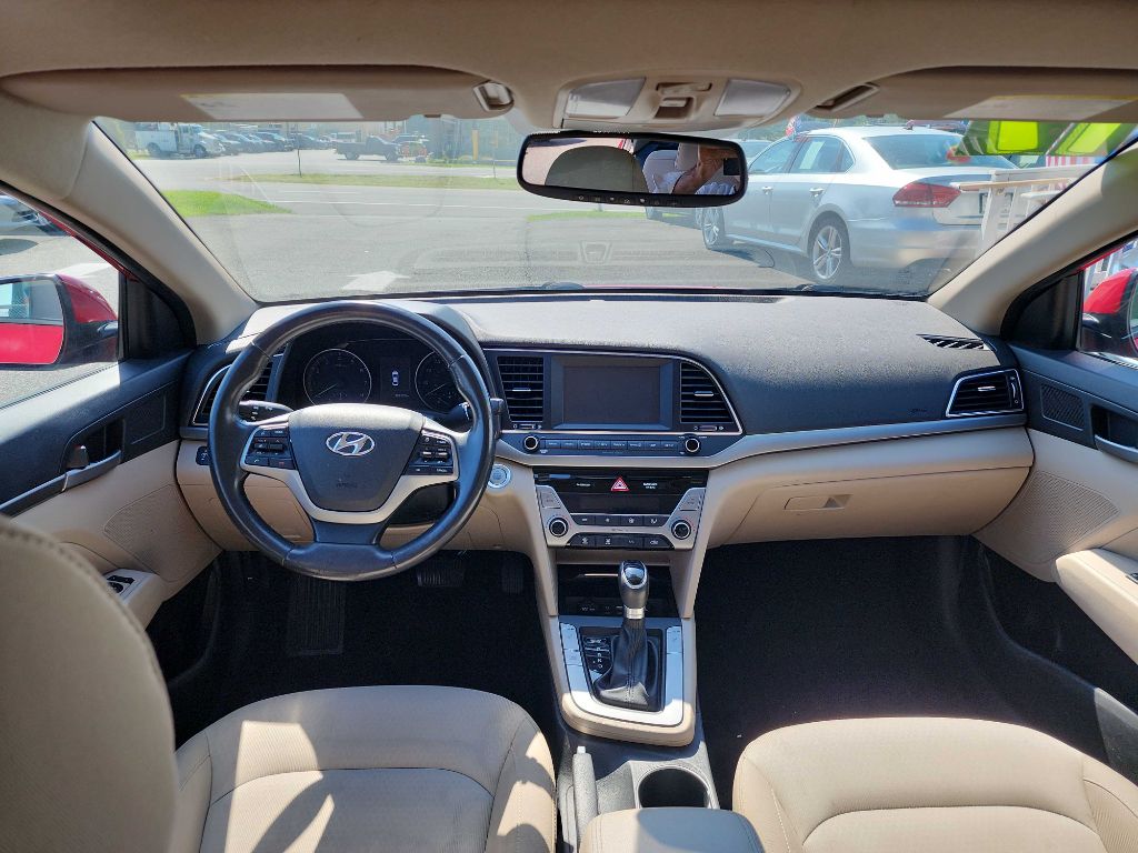 Photo 16 of this HYUNDAI ELANTRA