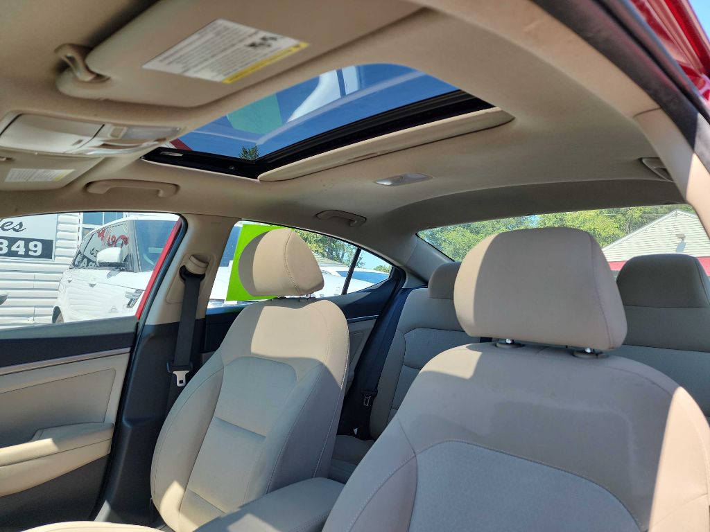 Photo 15 of this HYUNDAI ELANTRA