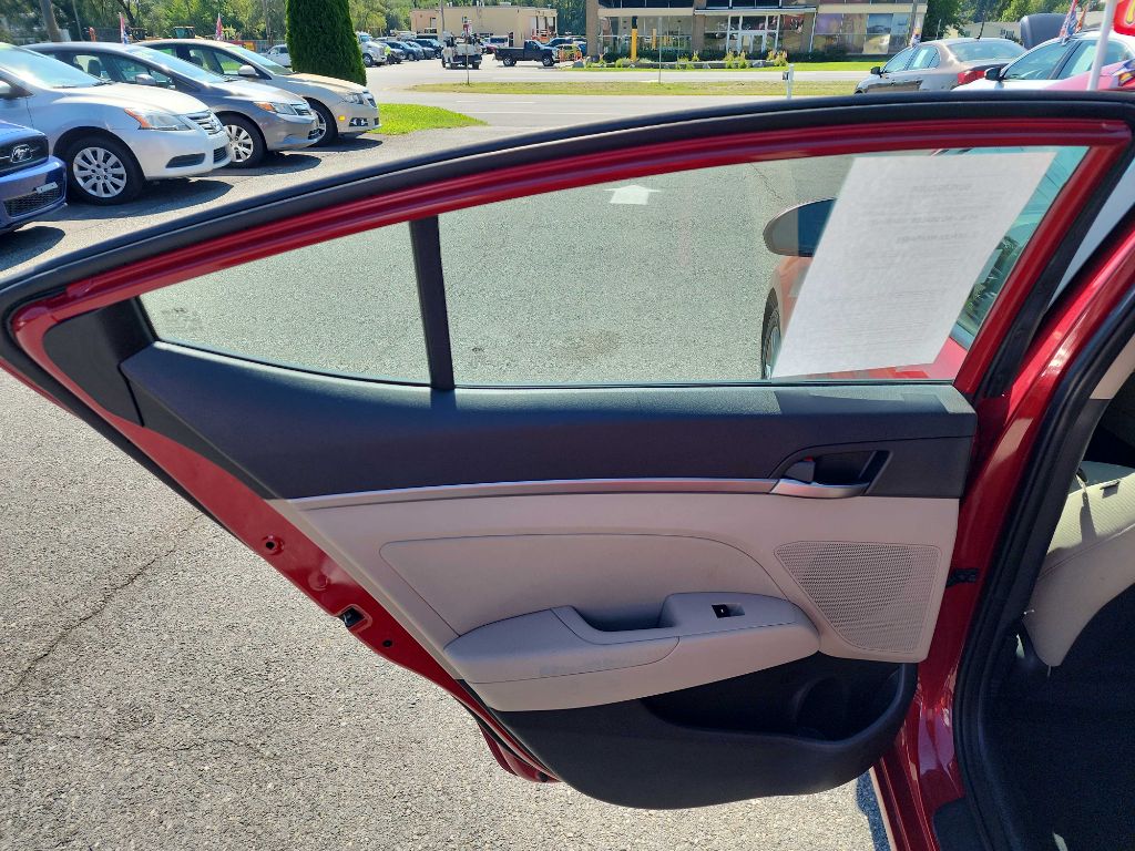 Photo 10 of this HYUNDAI ELANTRA