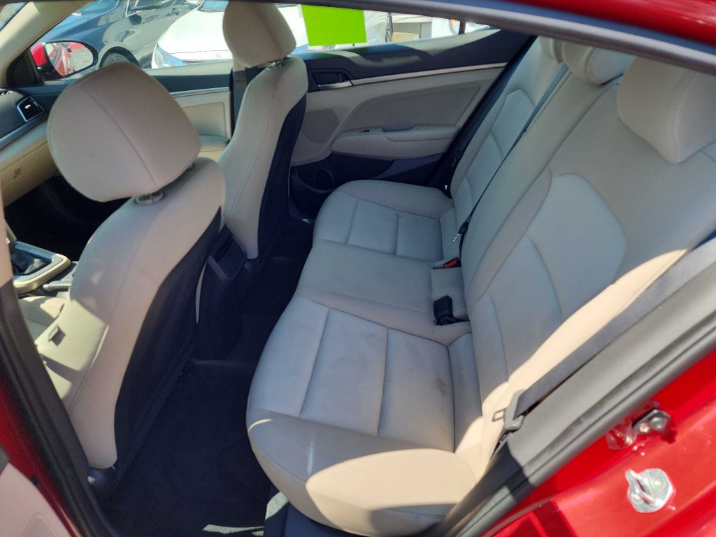 Photo 12 of this HYUNDAI ELANTRA