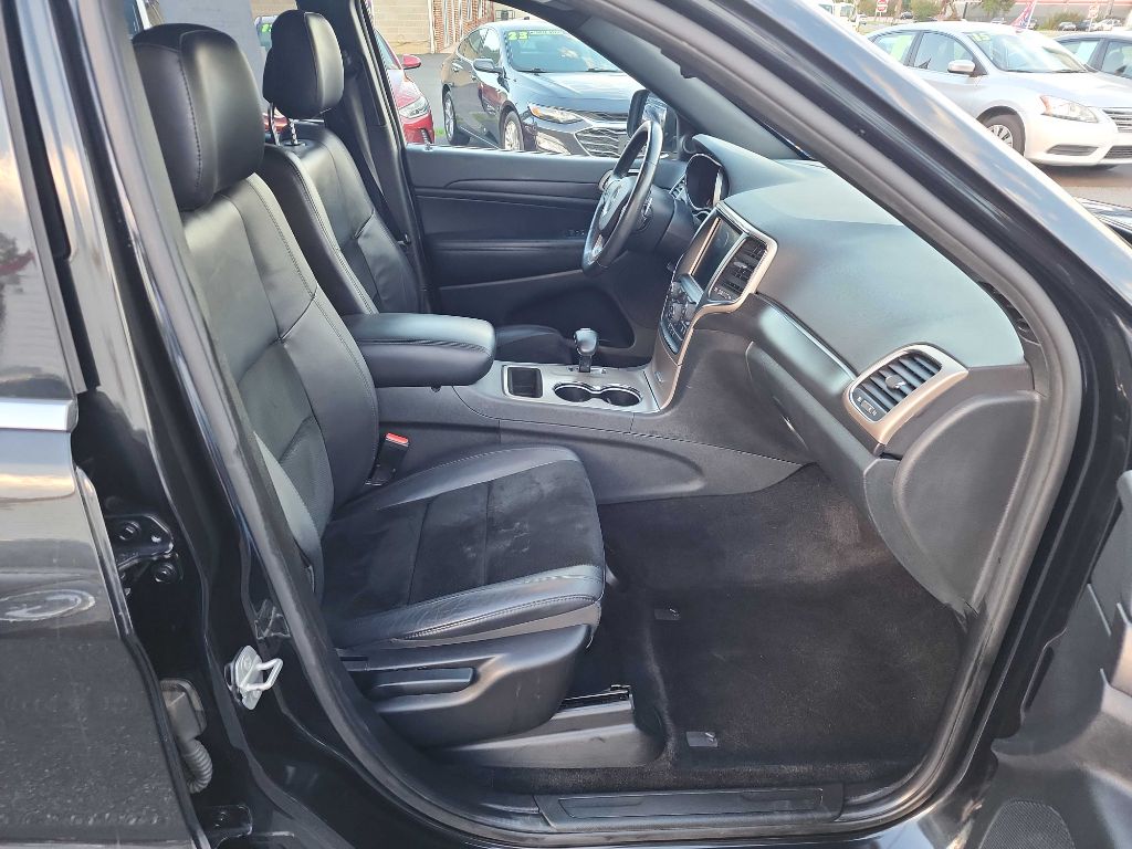 Photo 16 of this JEEP GRAND CHEROKEE