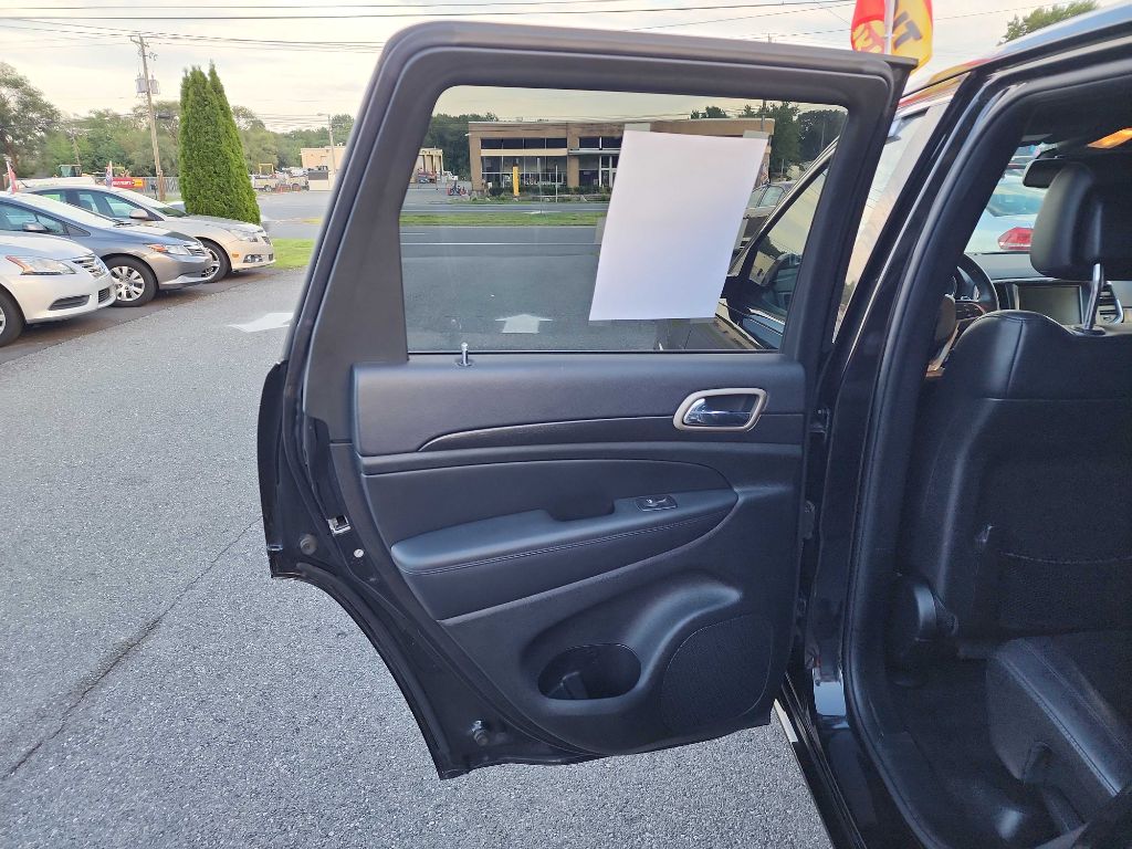Photo 11 of this JEEP GRAND CHEROKEE
