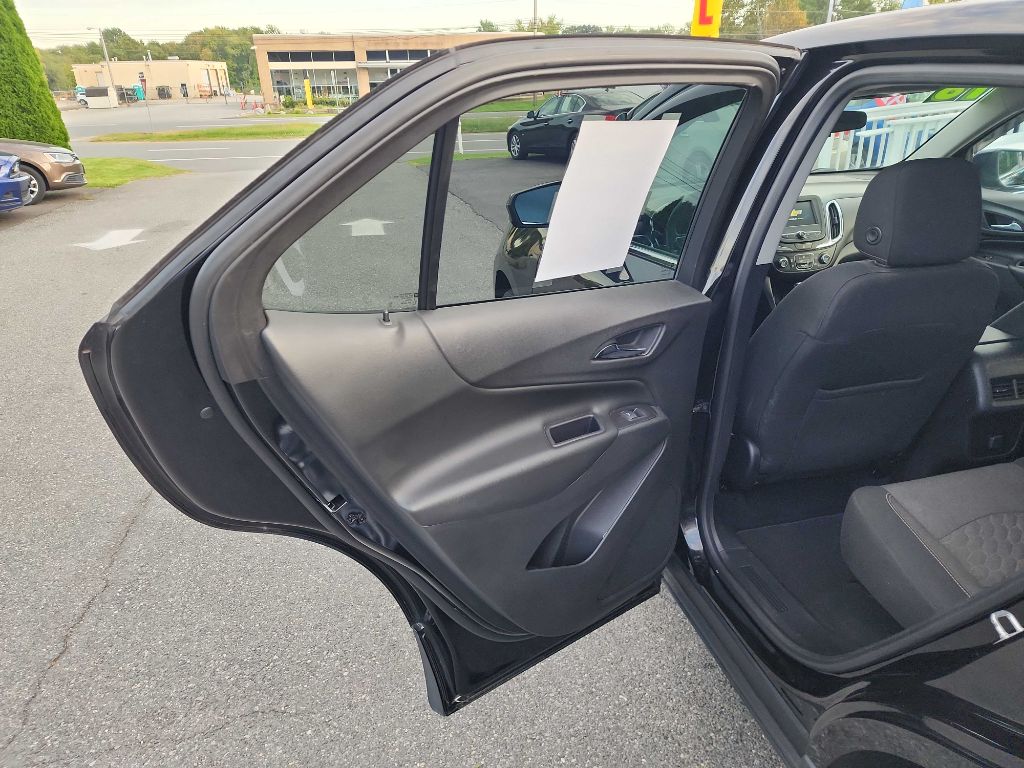 Photo 11 of this CHEVROLET EQUINOX