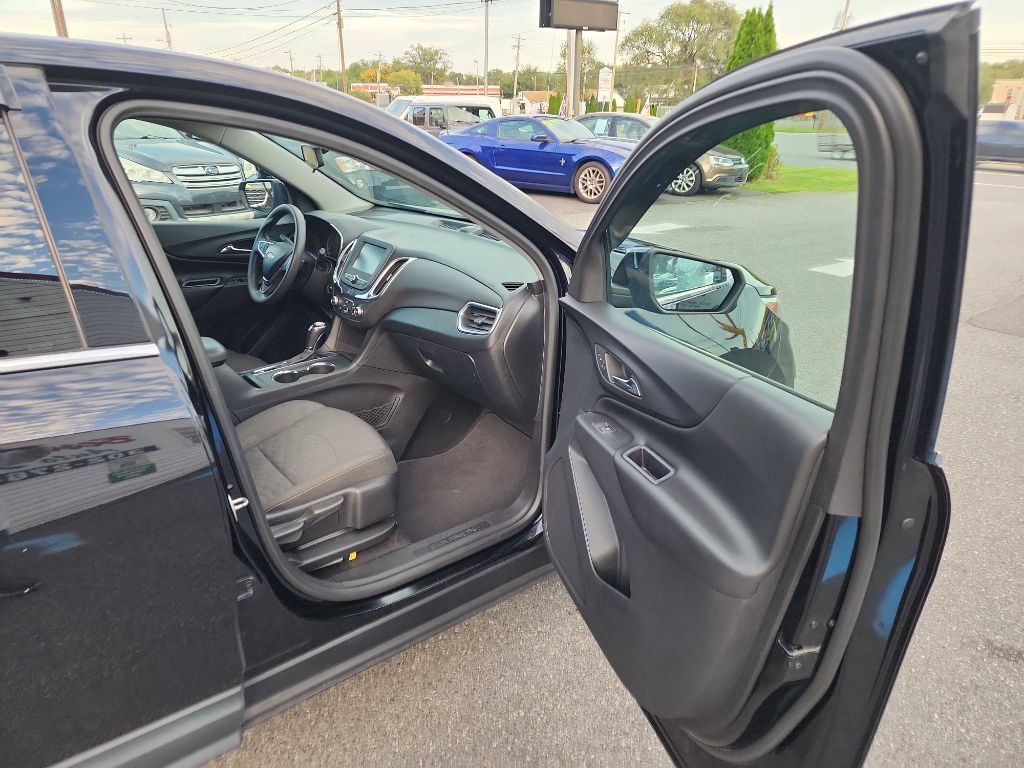 Photo 14 of this CHEVROLET EQUINOX