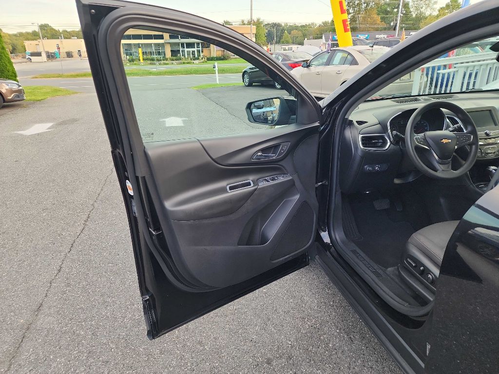 Photo 8 of this CHEVROLET EQUINOX