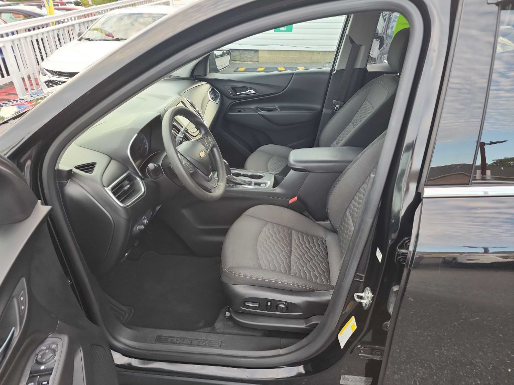 Photo 7 of this CHEVROLET EQUINOX